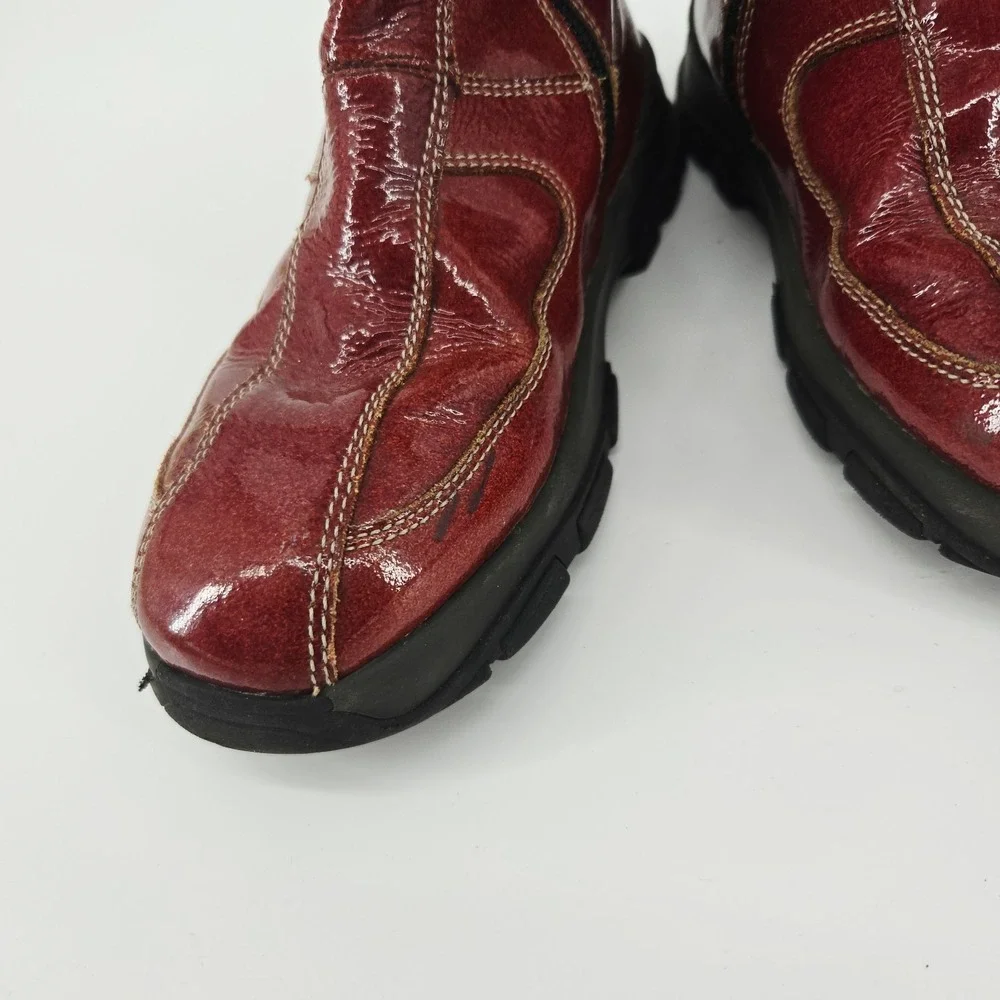 Naturino girls Red patent leather boots size 32 US Girls size 2 zip closure